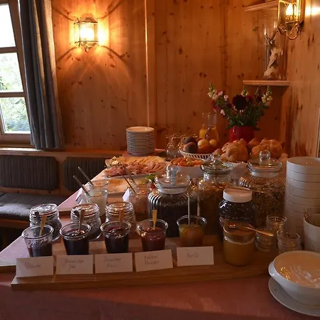 بيت ضيافة Landhaus Alpina